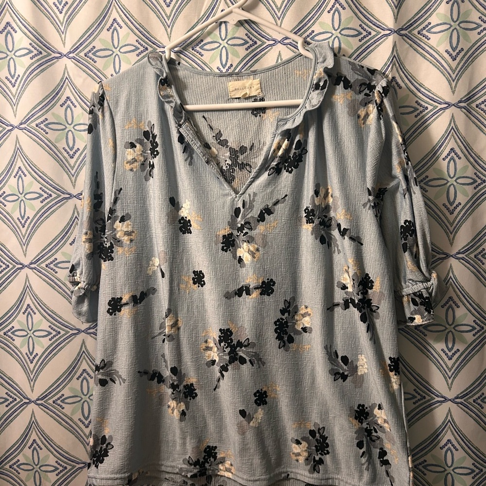 MELLODAY Light Blue Floral Blouse with Short Sleeves and Ruffles… Great Shape